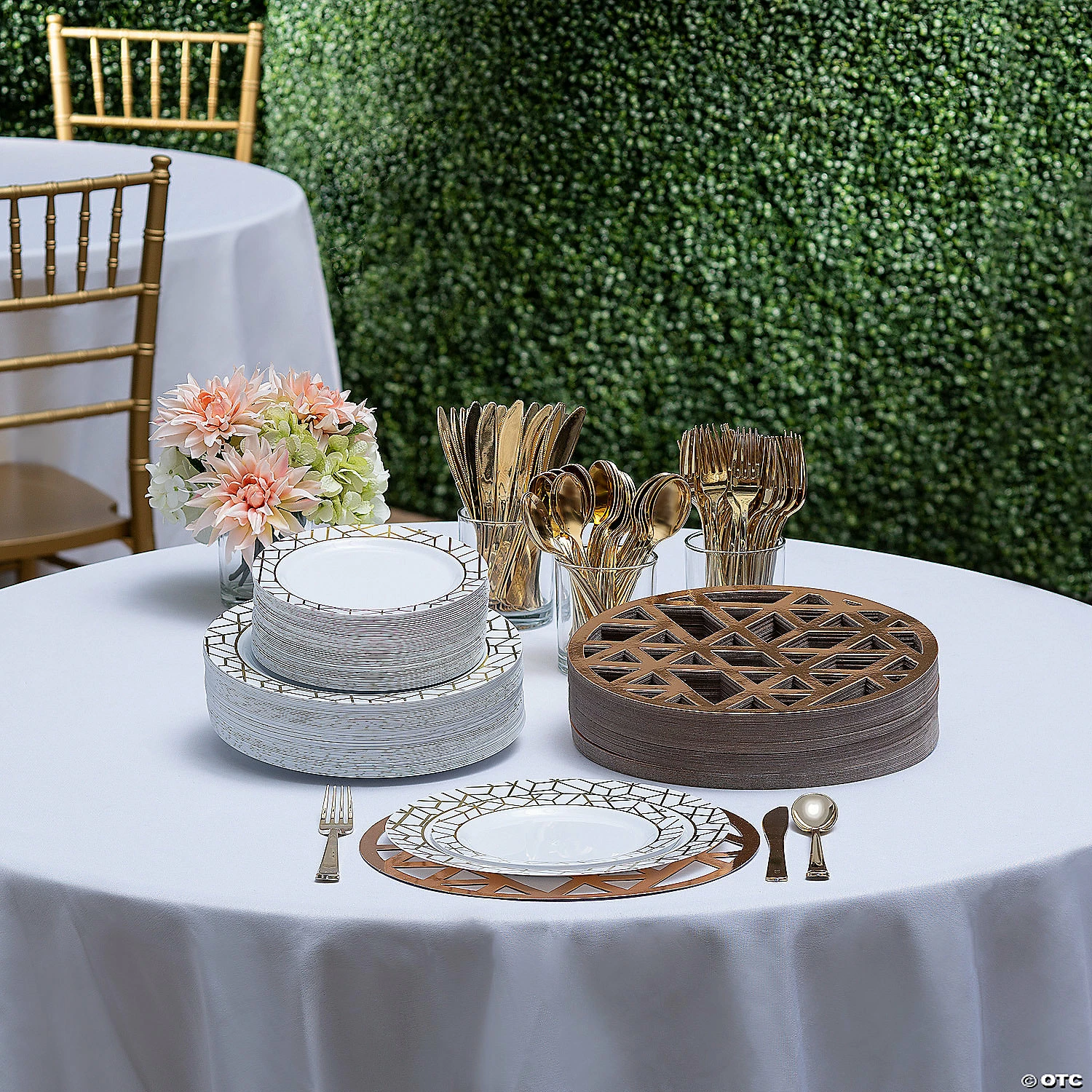 Cheapest ๐ Bulk Premium White Plastic Plates with Gold Geometric Trim - 100 Ct. ๐ 3 Cheapest ๐ Bulk Premium White Plastic Plates with Gold Geometric Trim - 100 Ct. ๐ - Image 3