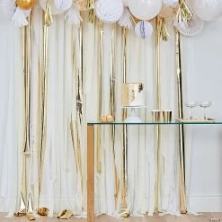 New 🎁 Ginger Ray White, Cream & Gold Fringe Crepe Paper Streamer Backdrop 👍